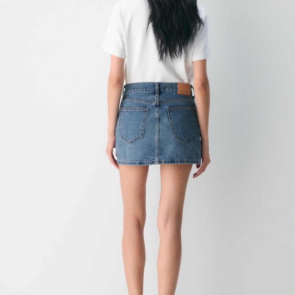 NEW Aritzia Denim Forum '90s Ricci Skirt size 23